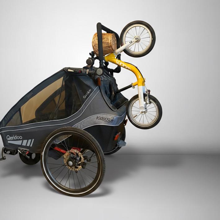 Qeridoo Kidgoo Fahrradanhänger mit eingehängtem Kinderfahrrad